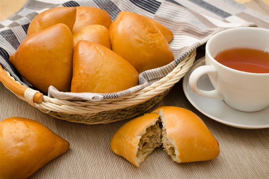 Пирожок печёный с мясом — фото